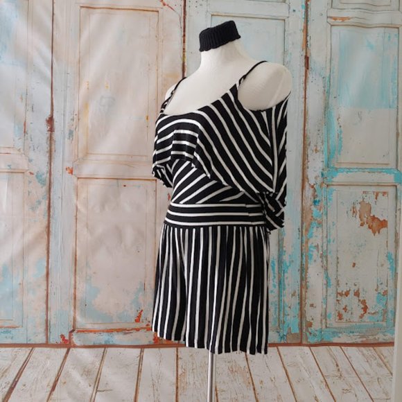 Arden B short romper w adjustable drawstring /size S or M / black & white - Picture 2 of 6